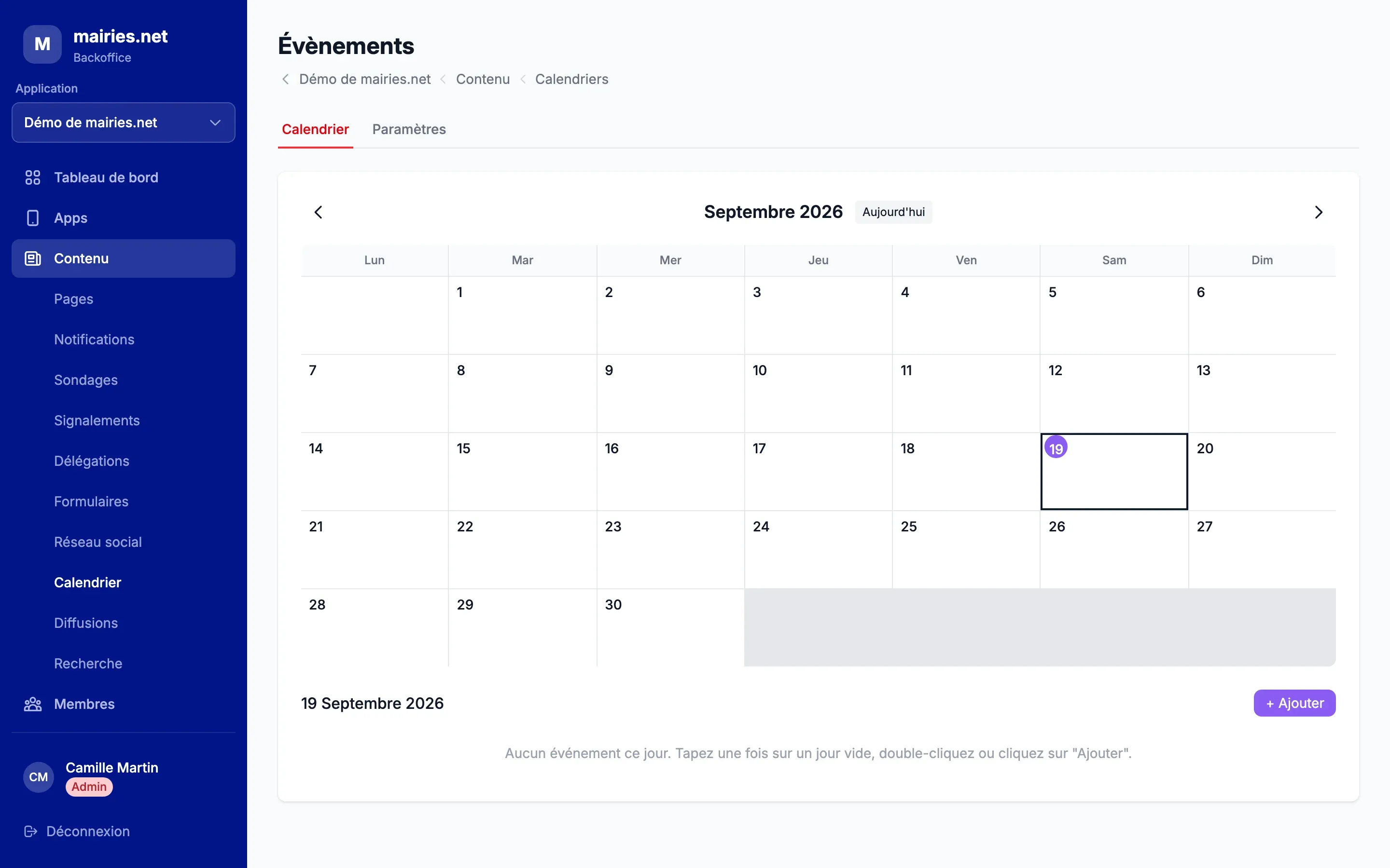 La vue mensuelle d’un calendrier dans le backoffice, avec les onglets Calendrier et Paramètres